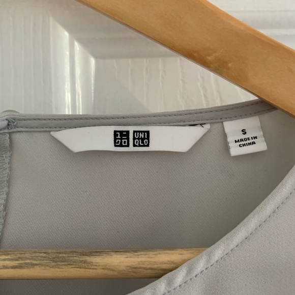 UNIQLO - FLOWY GREY BLOUSE - Picture 4 of 5
